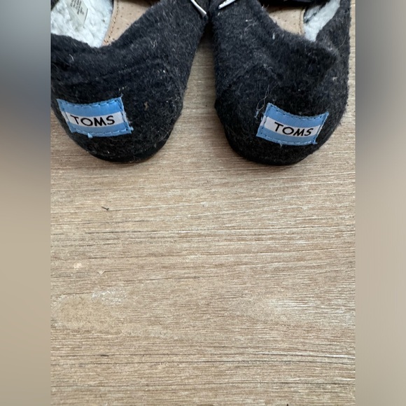 Toms gray wool blend flats with faux fur lining size 9 - Picture 6 of 6